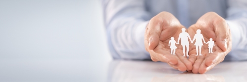 Anticipez les obsèques de vos protégés en respectant leurs dernières volontés. mains